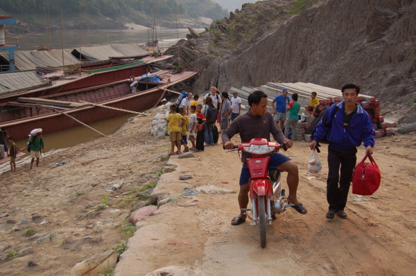 Disembarking at Pak Beng