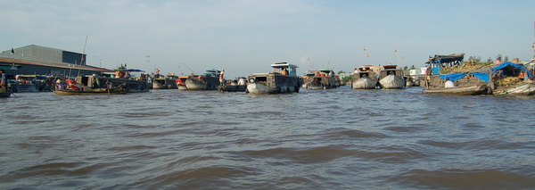 Approaching the floating market